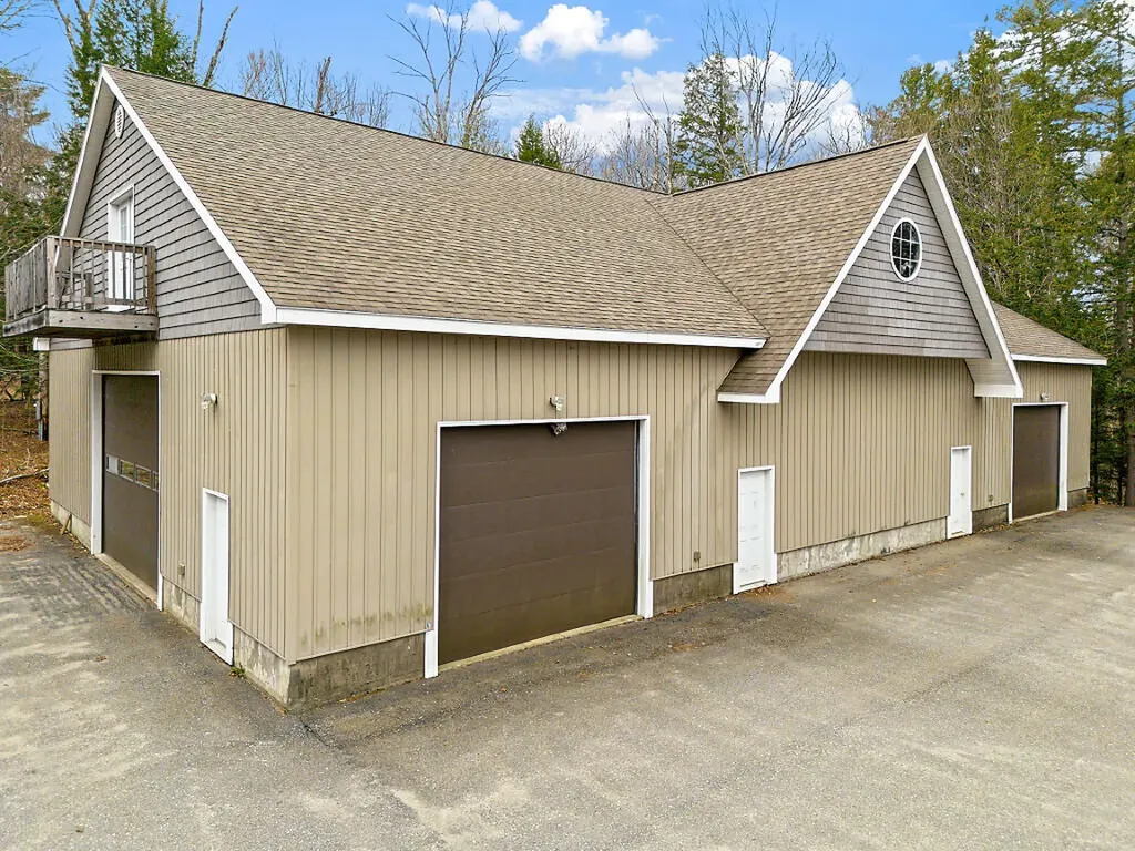 17 Aviator Place Oakland ME 04963