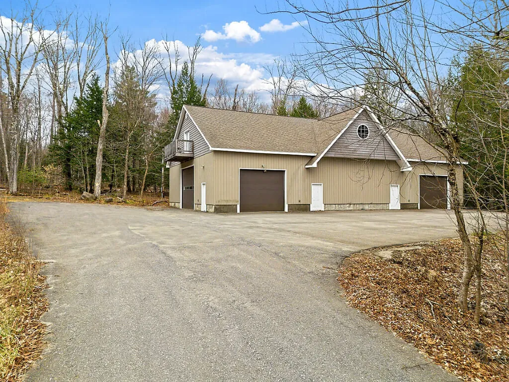 17 Aviator Place Oakland ME 04963