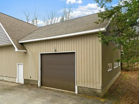 17 Aviator Place Oakland ME 04963