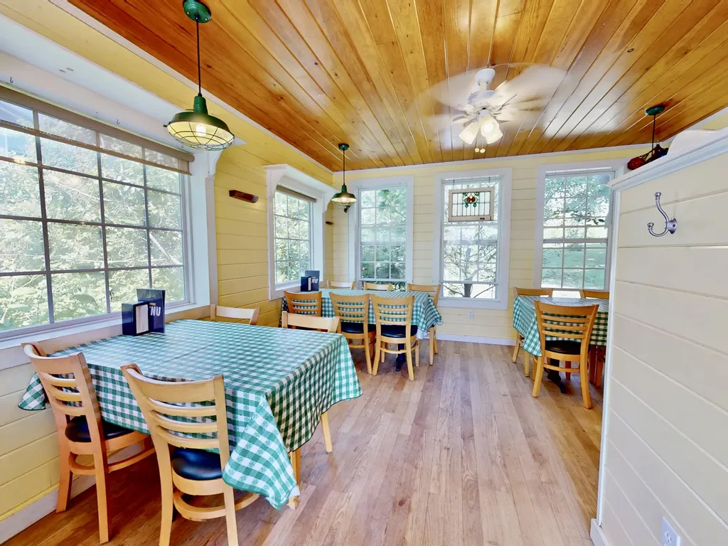62 W Main Street Vinalhaven ME 04863