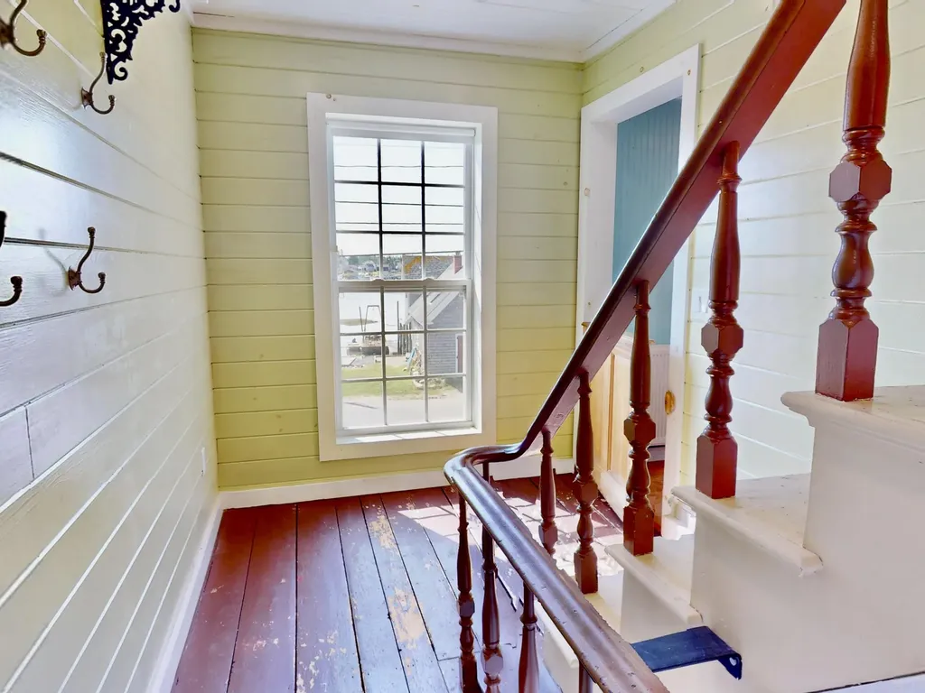62 W Main Street Vinalhaven ME 04863