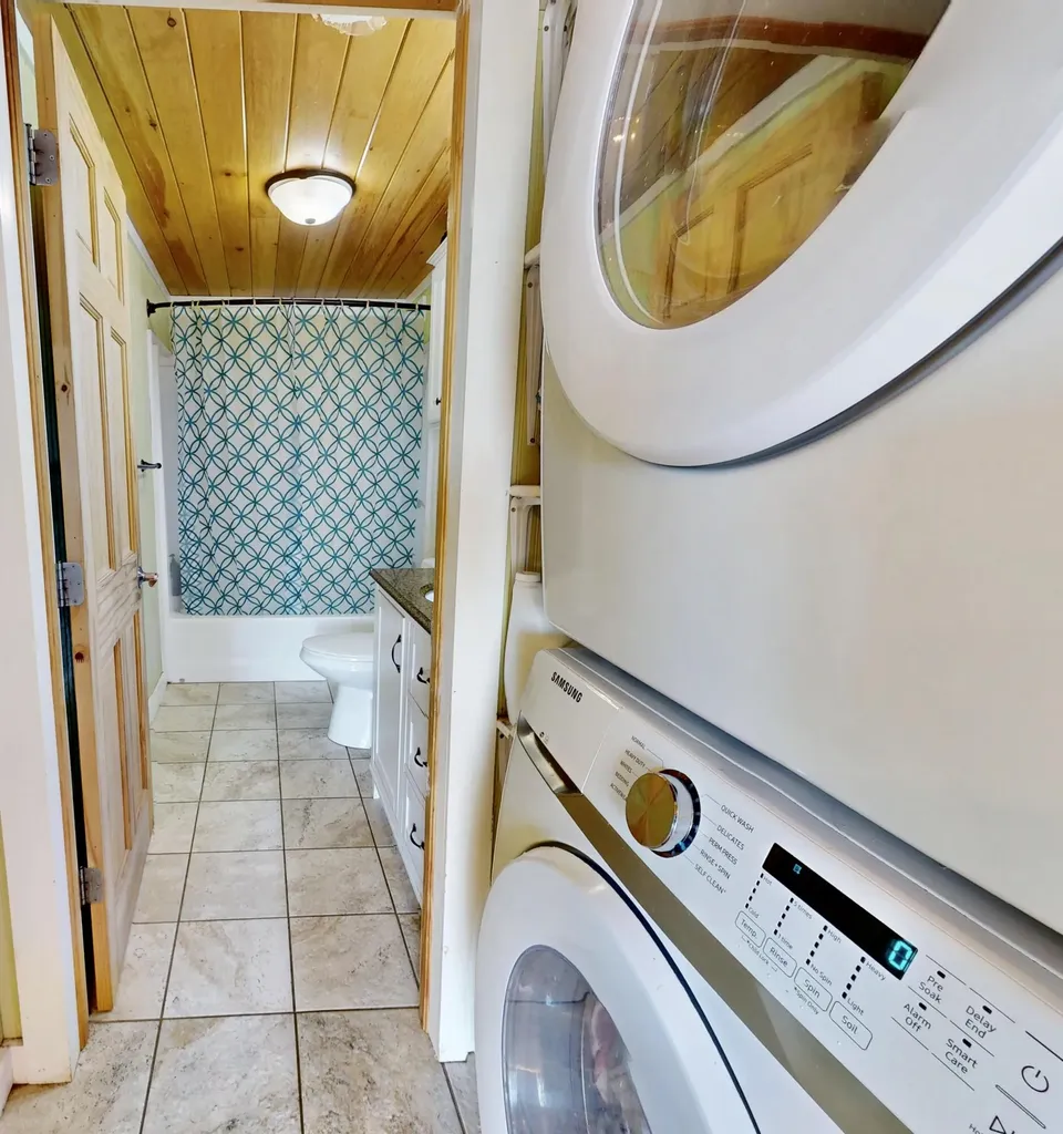 62 W Main Street Vinalhaven ME 04863