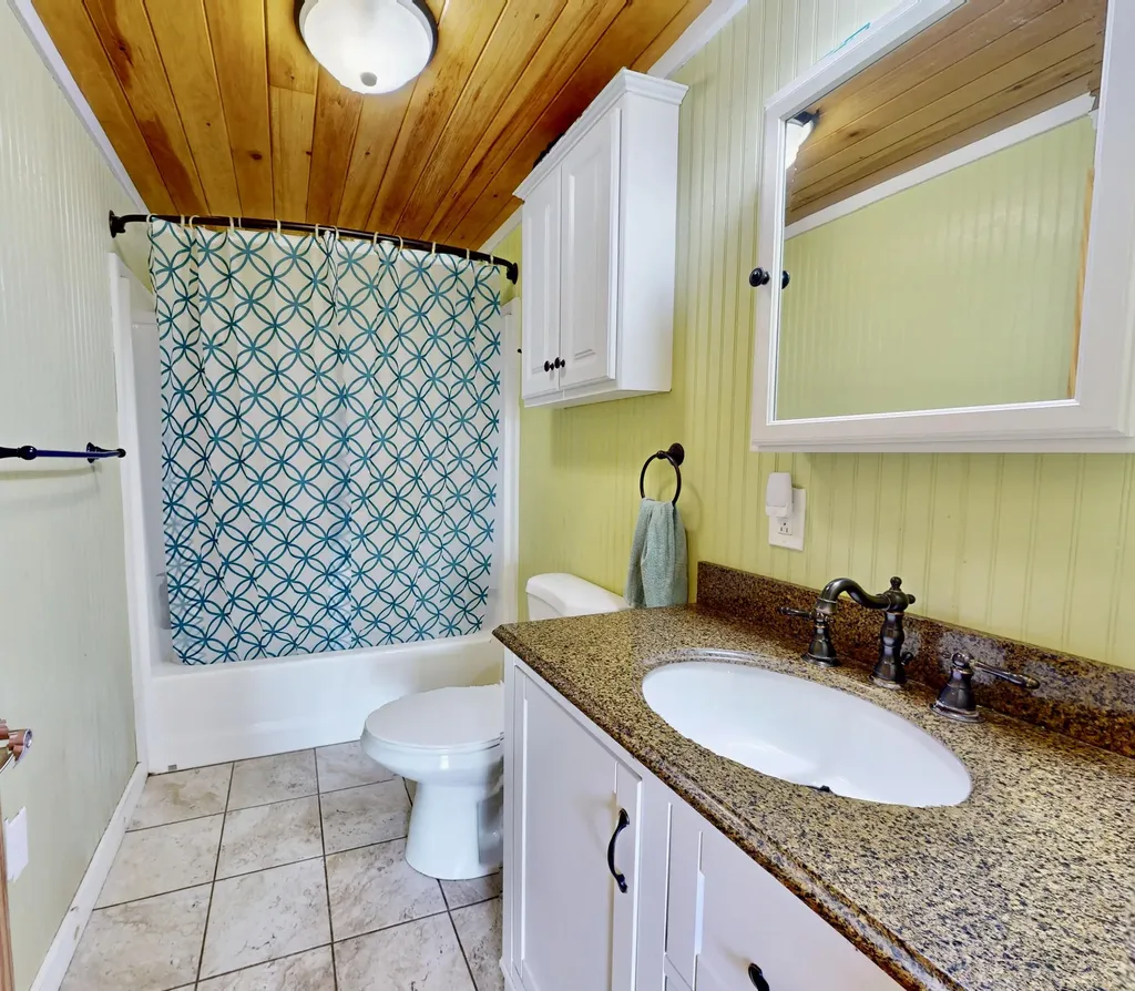 62 W Main Street Vinalhaven ME 04863