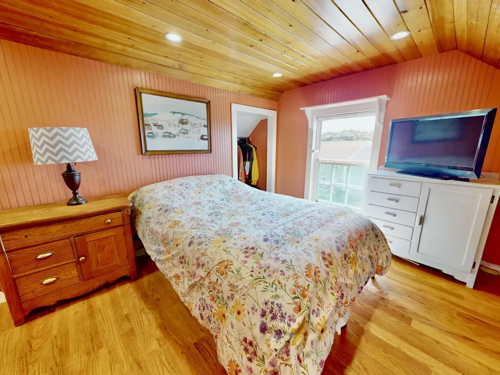 62 W Main Street Vinalhaven ME 04863