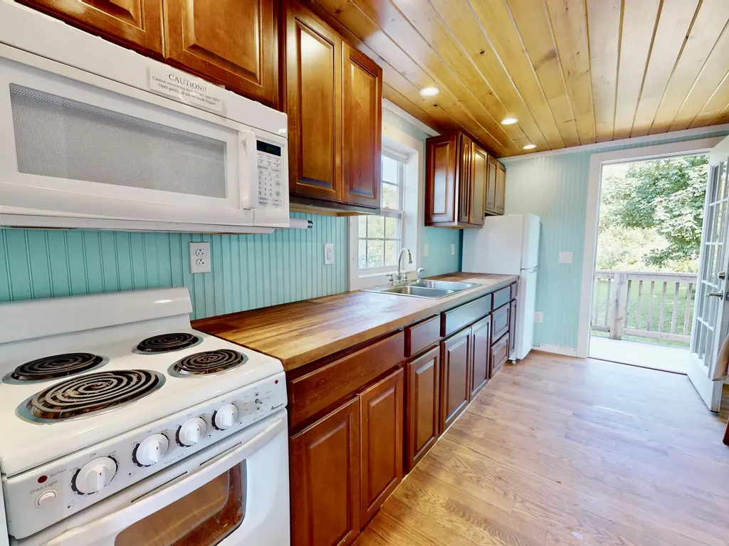 62 W Main Street Vinalhaven ME 04863