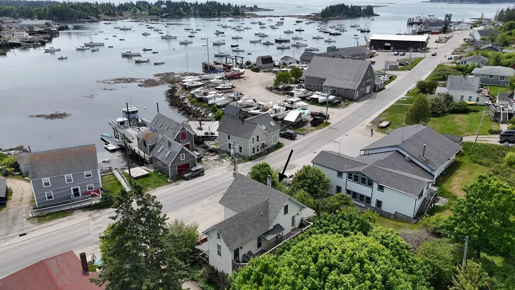62 W Main Street Vinalhaven ME 04863