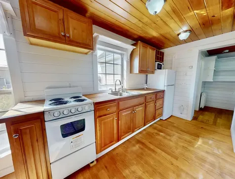 62 W Main Street Vinalhaven ME 04863