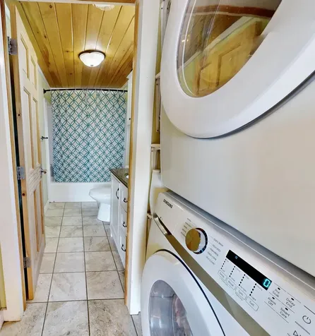 62 W Main Street Vinalhaven ME 04863