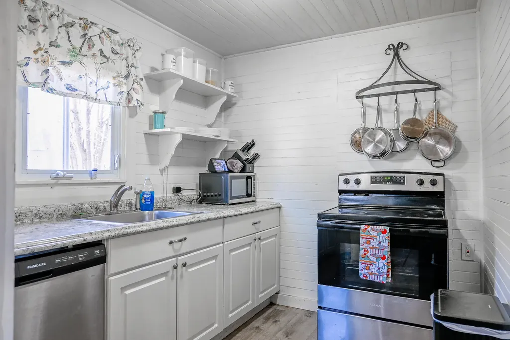 5 Hazen Street Norway ME 04268
