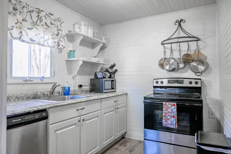 5 Hazen Street Norway ME 04268