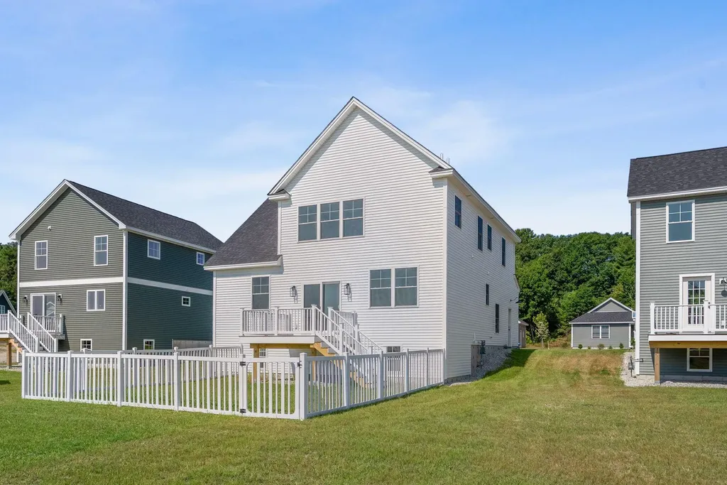 16 Feldspar Lane Cumberland ME 04021