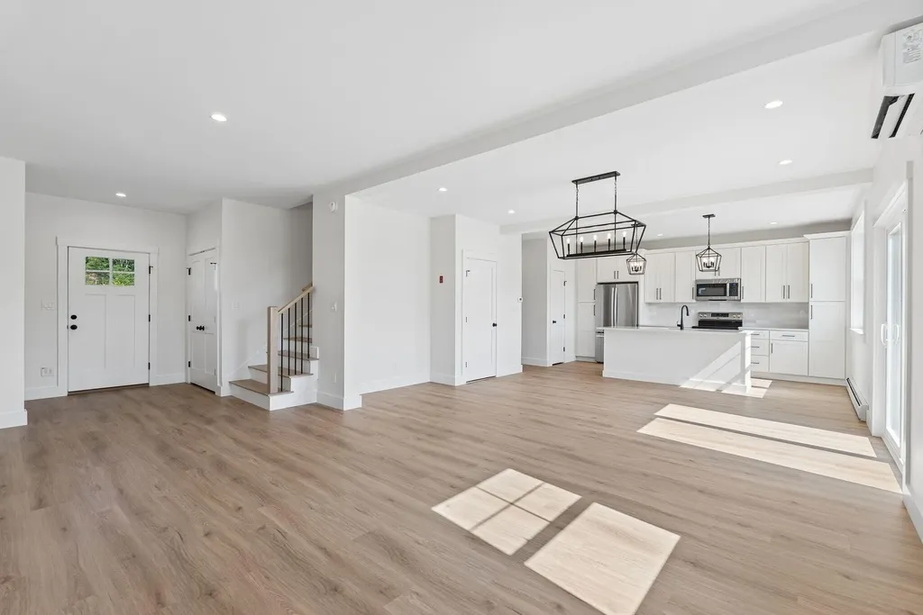 16 Feldspar Lane Cumberland ME 04021