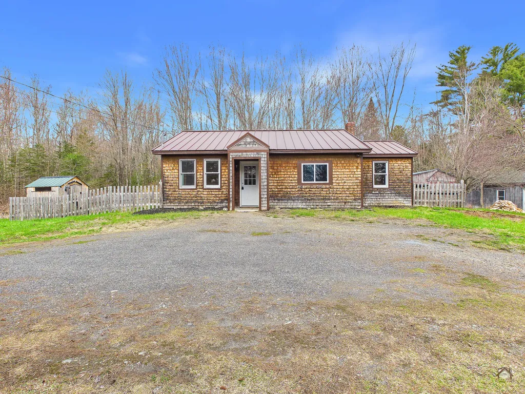 1818 Bangor Road Clinton ME 04927