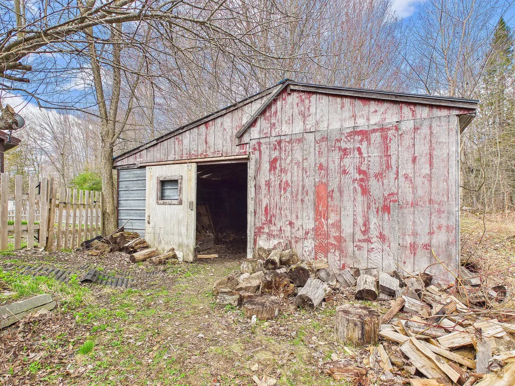 1818 Bangor Road Clinton ME 04927