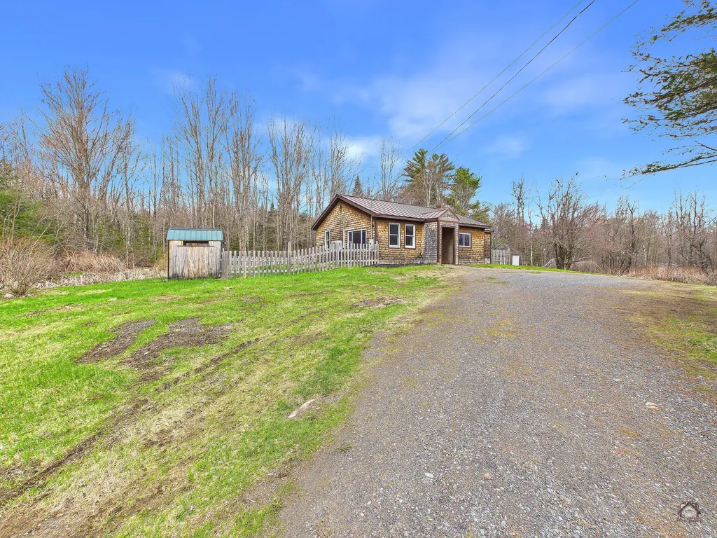 1818 Bangor Road Clinton ME 04927
