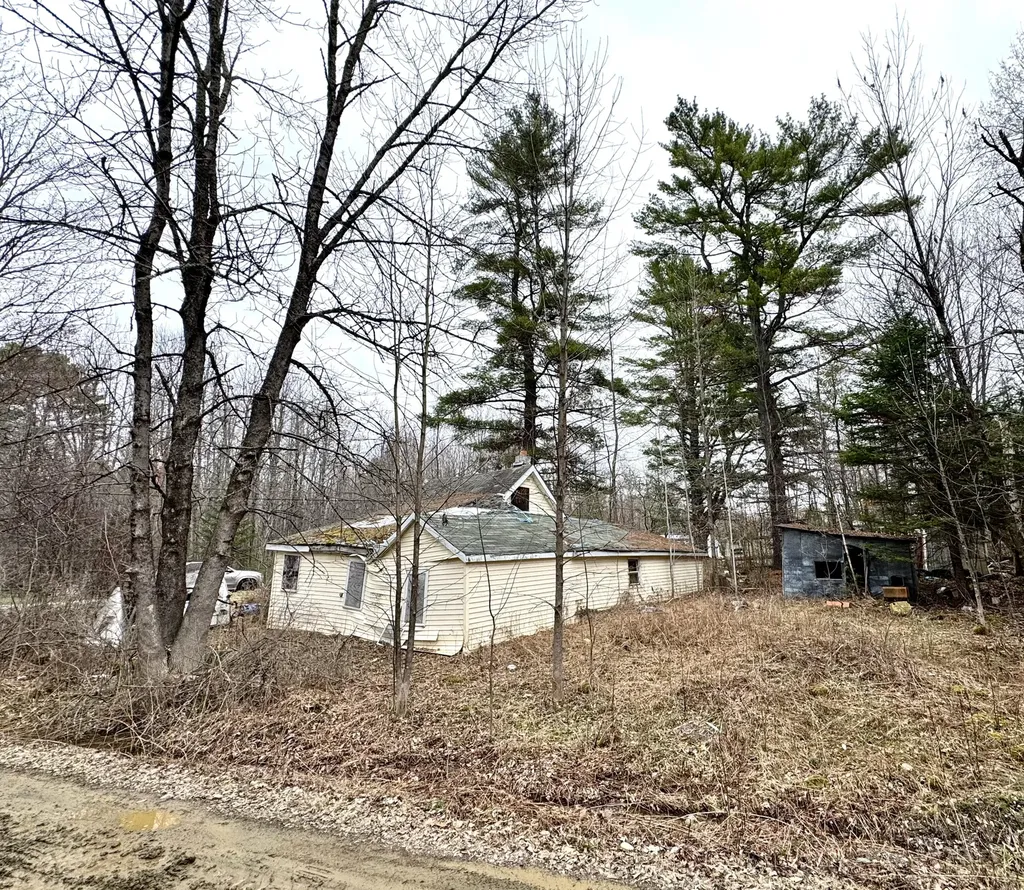 95 Mcnally Road Clinton ME 04927