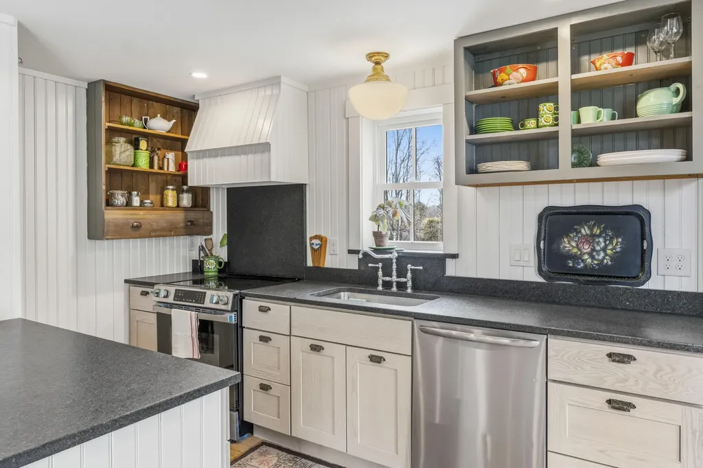 978 Wiscasset Road Boothbay ME 04537