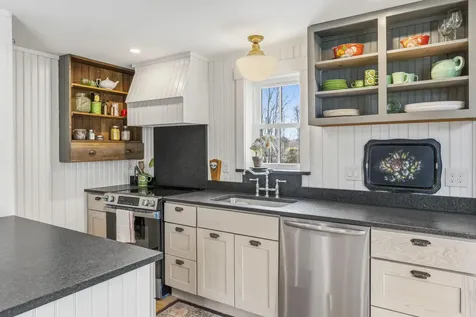 978 Wiscasset Road Boothbay ME 04537