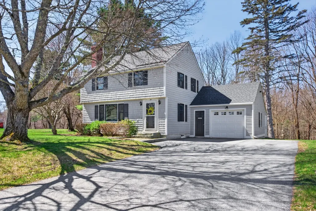 14 Hillview Road Gorham ME 04038