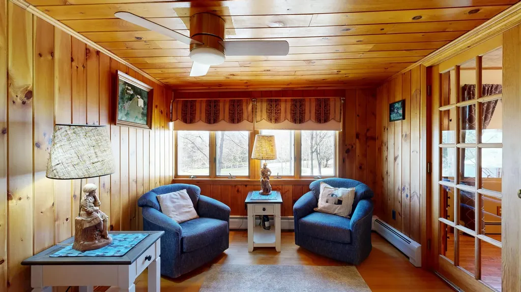868 Paris Road Hebron ME 04238
