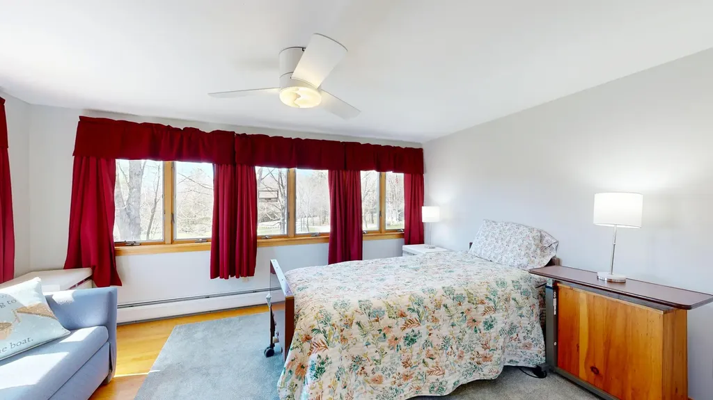 868 Paris Road Hebron ME 04238