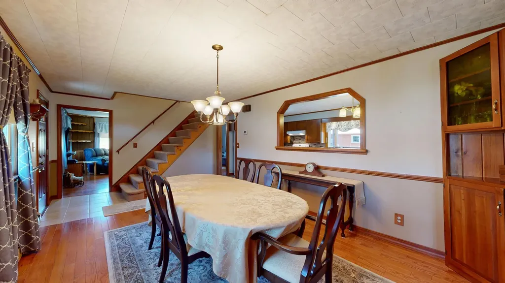 868 Paris Road Hebron ME 04238