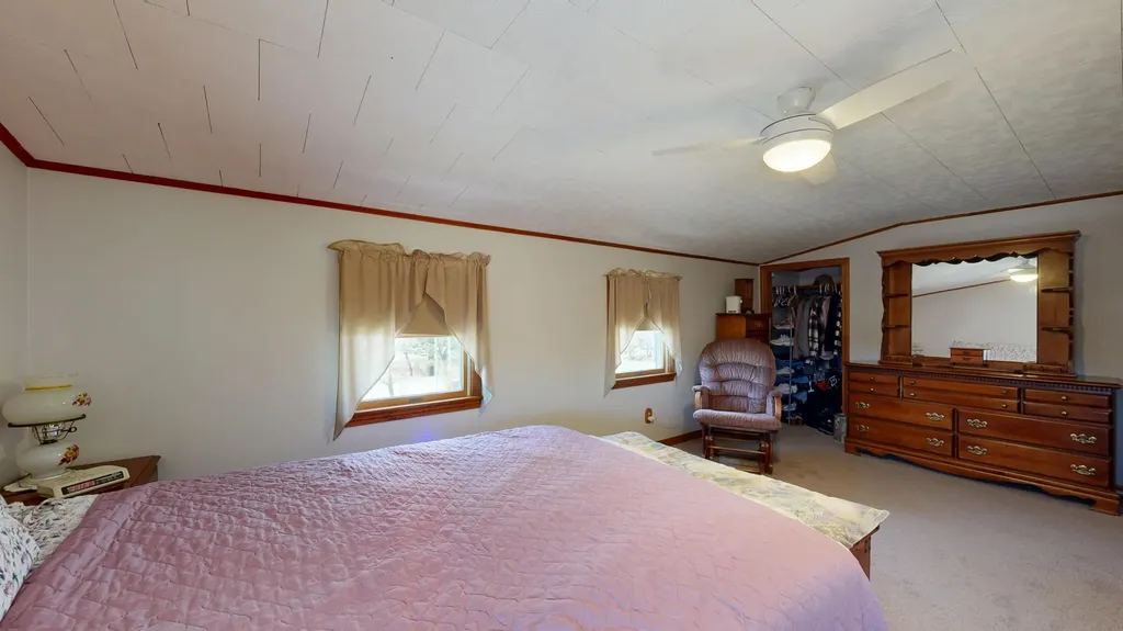 868 Paris Road Hebron ME 04238