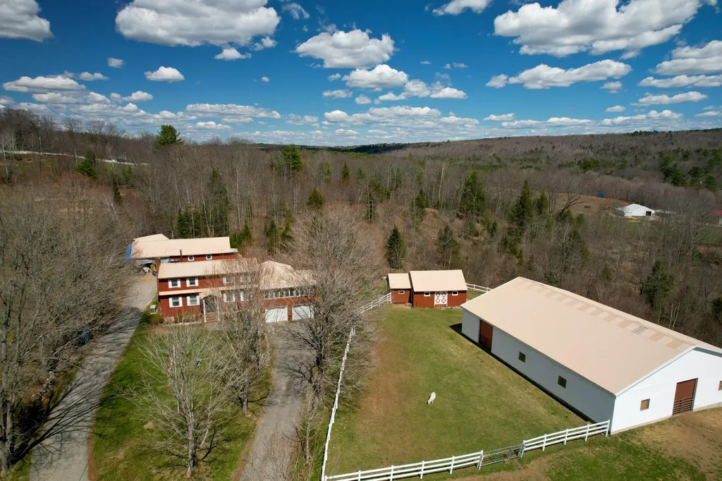 868 Paris Road Hebron ME 04238
