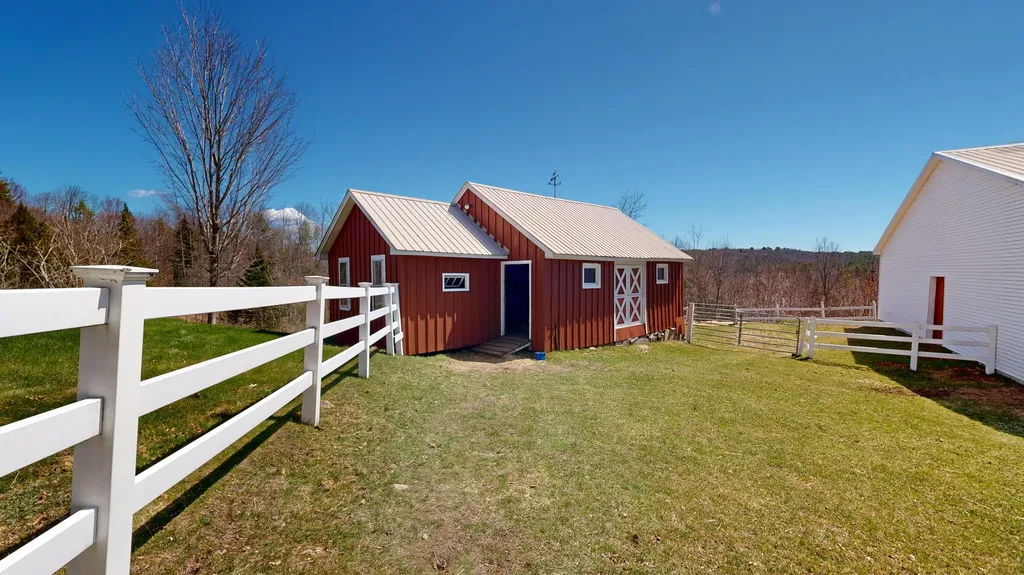 868 Paris Road Hebron ME 04238