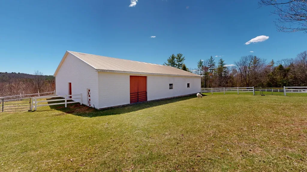 868 Paris Road Hebron ME 04238