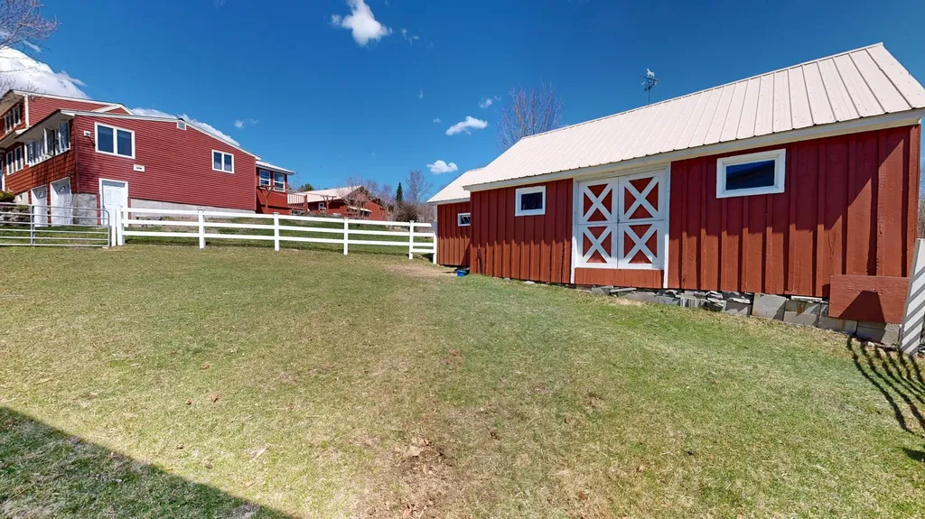 868 Paris Road Hebron ME 04238