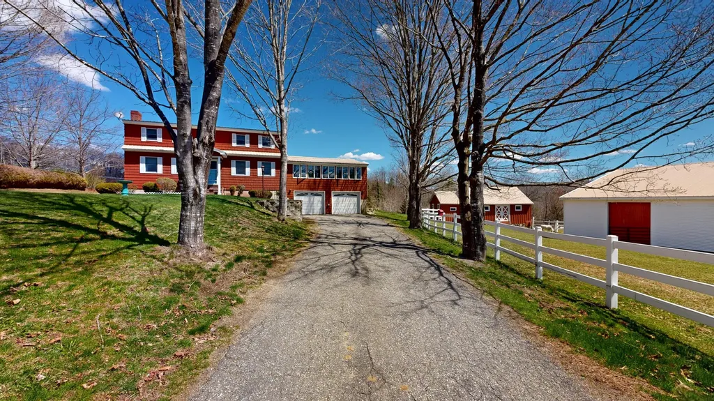 868 Paris Road Hebron ME 04238