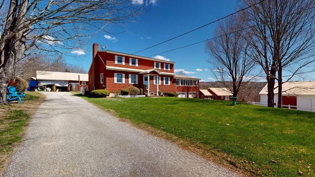 868 Paris Road Hebron ME 04238
