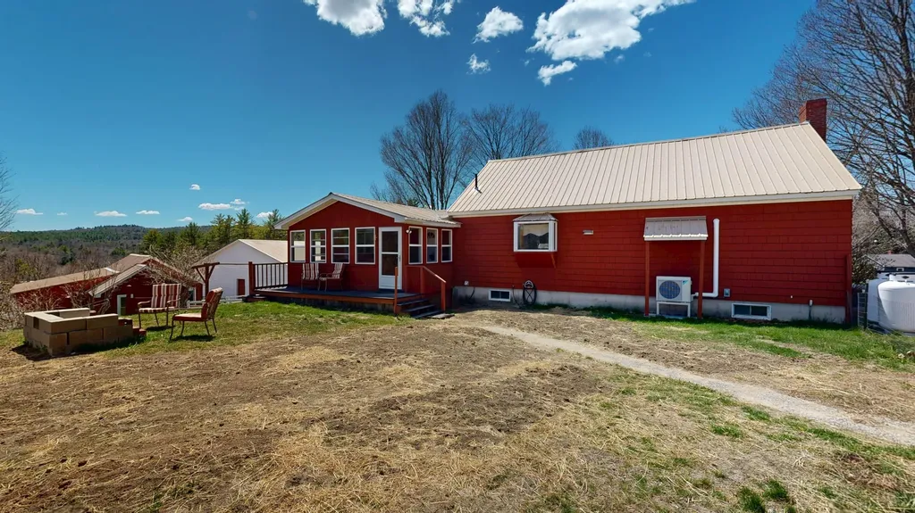 868 Paris Road Hebron ME 04238