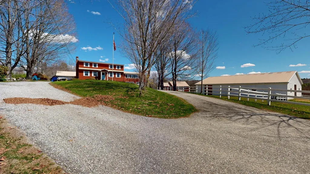 868 Paris Road Hebron ME 04238