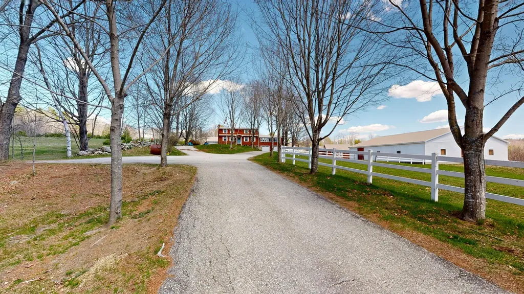 868 Paris Road Hebron ME 04238