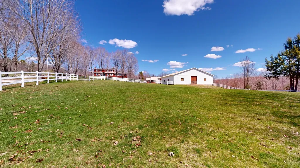 868 Paris Road Hebron ME 04238