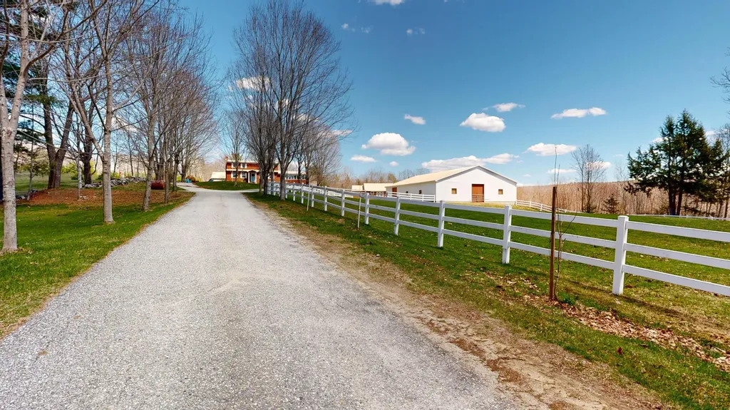 868 Paris Road Hebron ME 04238