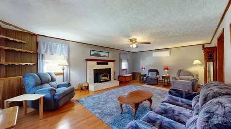 868 Paris Road Hebron ME 04238