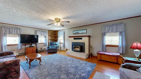 868 Paris Road Hebron ME 04238