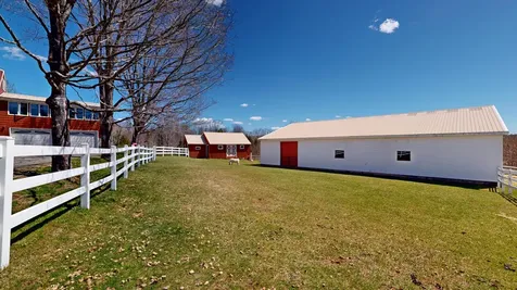 868 Paris Road Hebron ME 04238