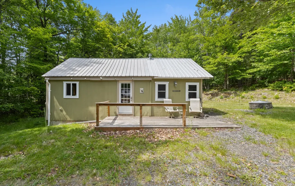 10 Carpenter Place Greenville ME 04441