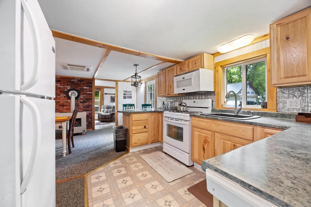 10 Carpenter Place Greenville ME 04441