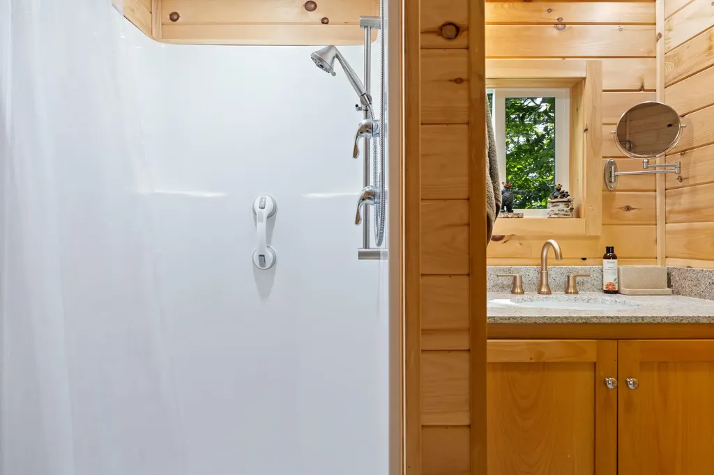 10 Carpenter Place Greenville ME 04441