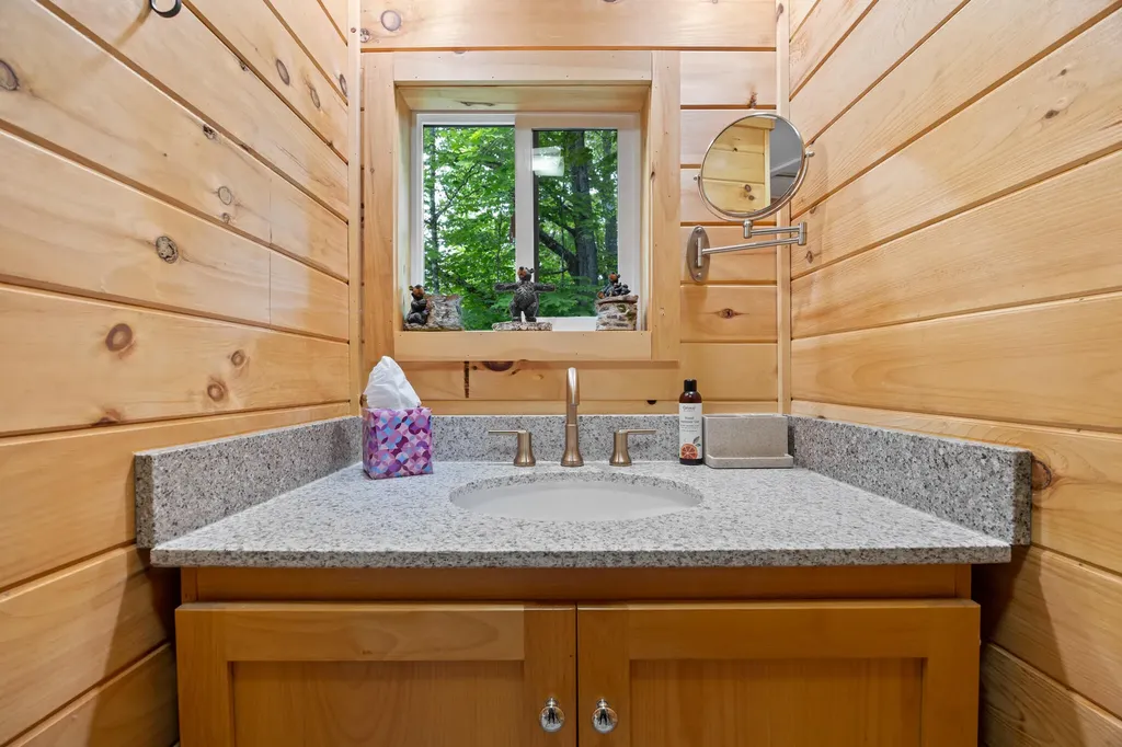 10 Carpenter Place Greenville ME 04441
