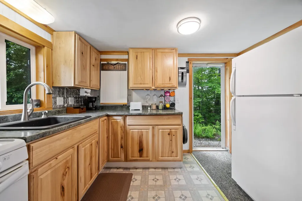 10 Carpenter Place Greenville ME 04441