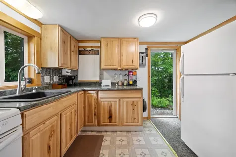 10 Carpenter Place Greenville ME 04441