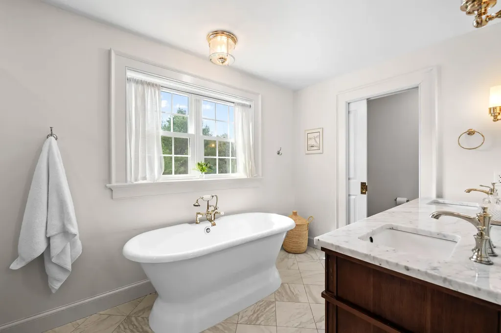 285 Pownal Road Freeport ME 04032