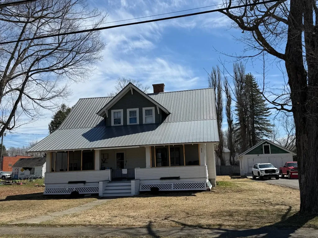 21 Bowdoin Street Houlton ME 04730