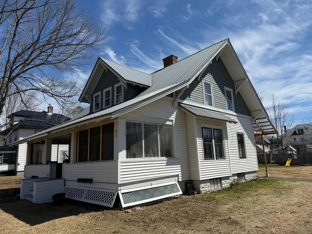 21 Bowdoin Street Houlton ME 04730